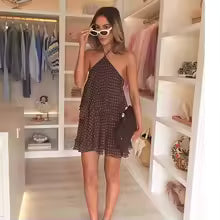 🤎✨ Vestido Corto de Lunares con Escote Halter y Volantes ✨🤎